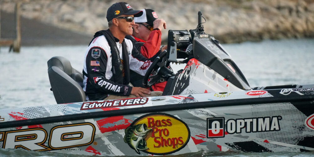 Evers tops exciting Knockout Round on Lake Waco
